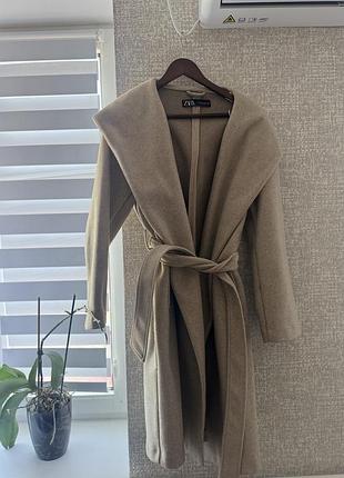Жіноче пальто zara бежеве з капюшоном