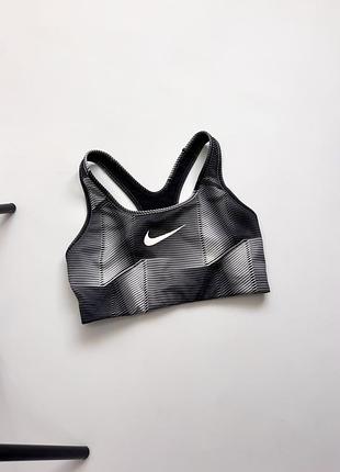 Жіночий спортивний топ nike розмір с