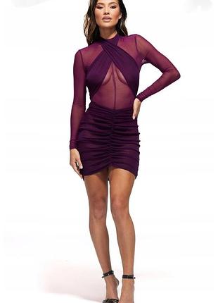 Плаття prettylittlething, designed by naomi campbell.
оригінал, є фірмова бірка
 розмір: uk 14 / eur 42 / us 10
колір: насичений сливово-бордовий