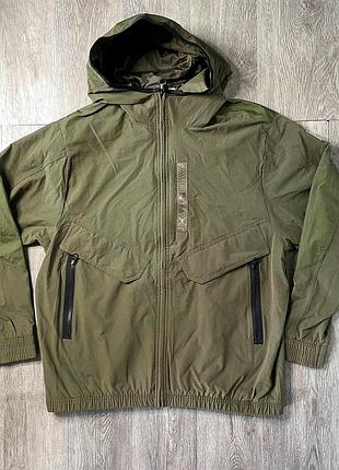Оригінал 100% чоловіча куртка-вітровка nike air max woven jacket(розмір м)