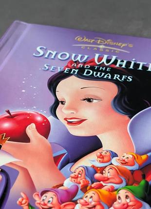 Дитяча книжка walt disney snow white and the seven dwarfs білосніжка та сім гномів дісней