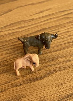 Іграшка буйвол гну kinder surprise natoons саванна