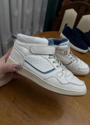 Кросівки reserved 35 р в хорошому стані