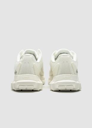 Alo yoga runner white 4