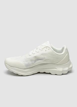 Alo yoga runner white 6
