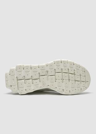 Alo yoga runner white 7