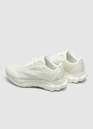 Alo yoga runner white 8
