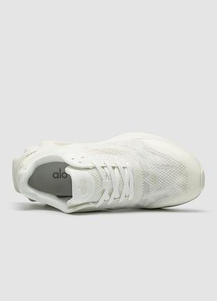 Alo yoga runner white 10