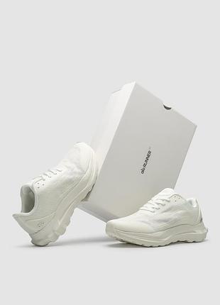 Alo yoga runner white