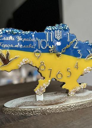 Часы настольные из эпоксидной смолы "карта украины" 35х23 см