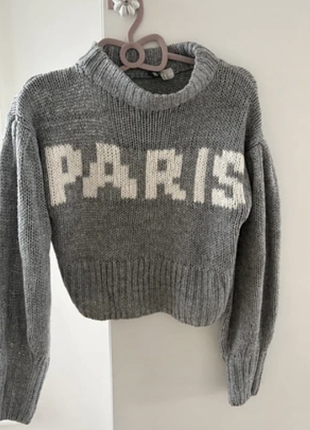 Сірий укорочений короткий теплий зимовий светр бренда h&amp;m з білим написом «paris» на грудях і об'ємними рукавами