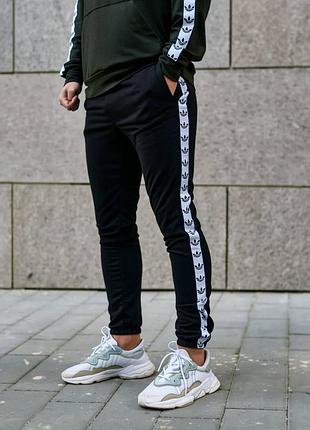 Штани adidas  на лампасах