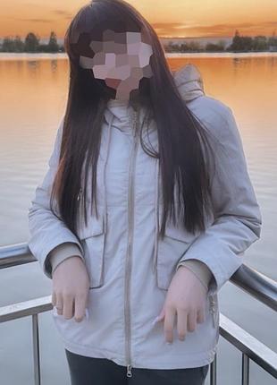 Стильна демісезонна куртка t.y.camille з капюшоном