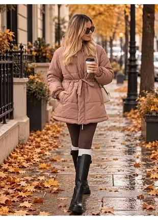 Зимова жіноча куртка на синтепоні. на талії пояс.