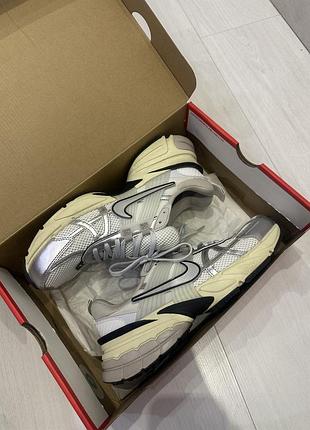 Nike v2k run кросівки оригінал трендові культова модель