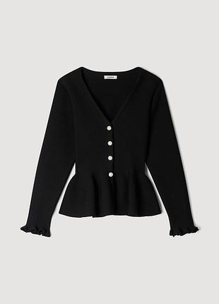 Черный приталенный короткий кардиган с оборкой рюшой sandro на пуговицах