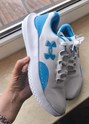 Оригінальні кросівки under armour