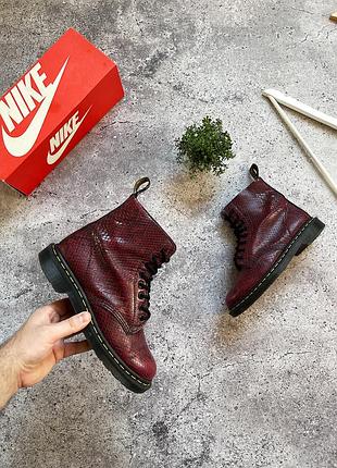 Оригінальні жіночі черевики dr. martens 1460