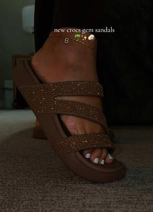 Шльопанці crocs getaway strappi sandal.жіночі сандалі crocs взуття crocs
