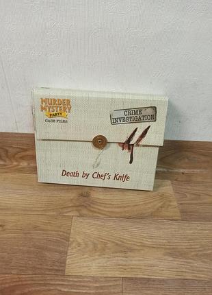 Детективна настільна гра murder mystery party case files: death by chef’s knife від видавництва university games.