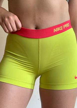 Короткі жіночі шорти nike pro dri-fit s/m