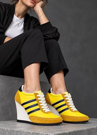 Нові жовті трендові кросівки на танкетці adidas 35