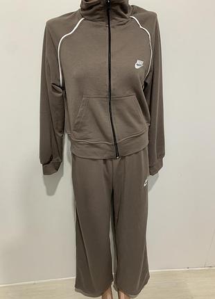 Новий спортивний костюм nike