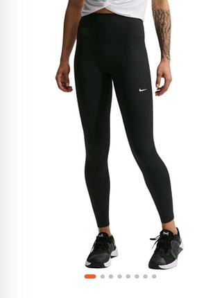 Чорні жіночі спортивні легінси від бренду nike_#58
