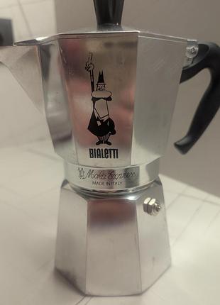 Гейзерна кавоварка  на 0.19л.bialetti moka express 4tz