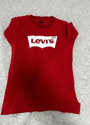 Levi's червона з логотипом