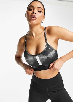 Новий спортивний топ nike