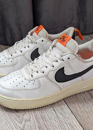 Кросівки чоловічі nike air force 1 білі з помаранчевим та чорним, розмір 42.5