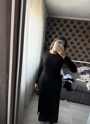 Довга жіноча сукня чорна