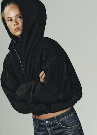 Куртка жіноча zara чорна з капюшоном