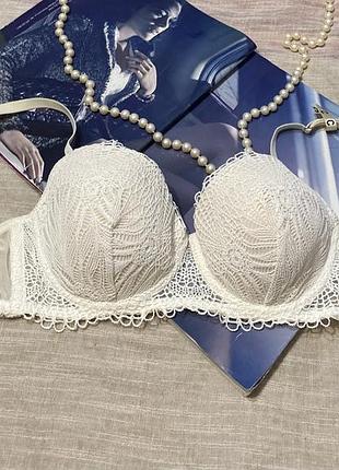 Intimissimi шикарний кремовий мереживний бюст крутого бренду (італія) чашка -14х18 см довжина -68 см (тягнеться до 90 розмір 80c