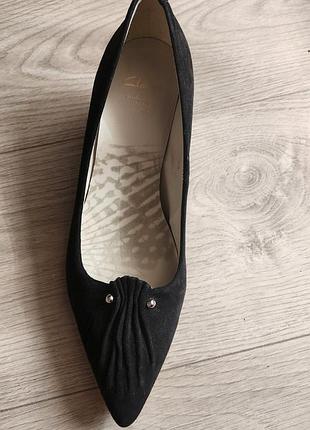 Туфлі жіночі clarks замшеві кітен хел чорні