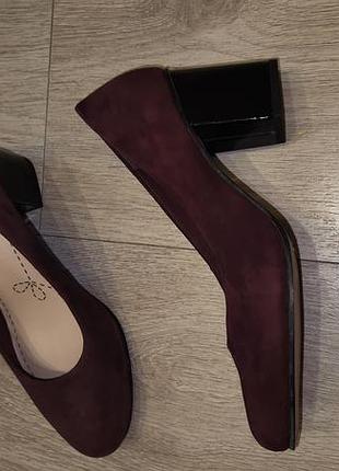 Замшеві туфлі clarks.