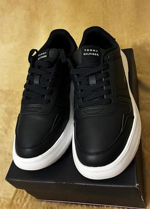 Кросівки tommy hilfiger 41 р.
