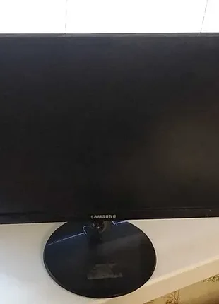 Продам монітор 19" samsung syncmaster e1920 (4 штуки)