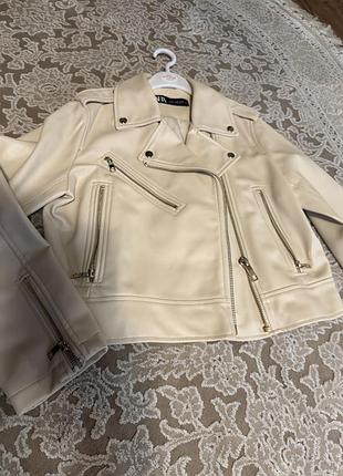 Куртка жіноча zara косуха молочна