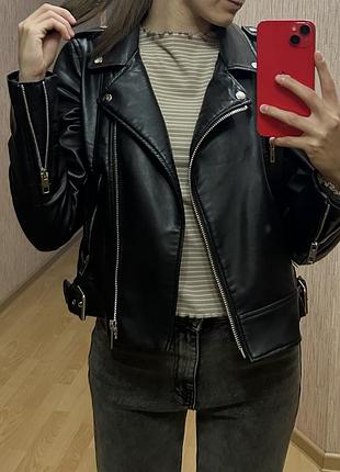 Куртка жіноча zara косуха зі штучної шкіри чорна