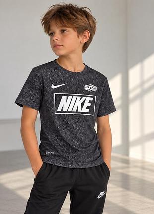 Nike dri-fit підліткова футболка з принтом та логотипом на зріст 134-146 9-11 років