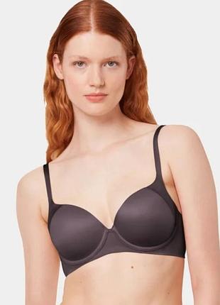 Бюст гладенький на тонкому поролоні на кісточках triumph padded bra 3d breeze foam