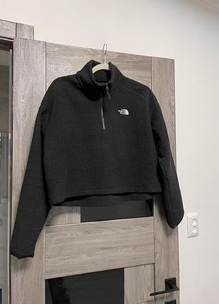 Укорочена жіноча флісова кофта the north face high pile fleece crop чорного кольору з коміром-стійкою та короткою блискавкою
