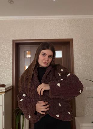 🤎 затишний кардиган ручної роботи з білими сердечками 🤍 м’який, стильний та особливий. інші кольори й розміри — під замовлення. inst: arina.knit_🧶