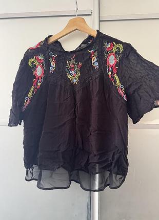 Чорна блуза zara woman з вишивкою