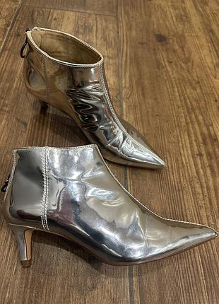 Серебристые ботинки bershka zara