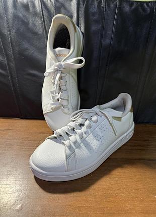 Кросівки adidas білі жіночі