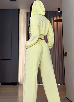 Велюровий костюм з м'яким блиском банановий l-xl