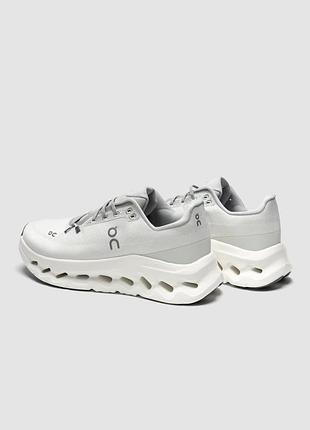 On cloudtilt running white/grey 5